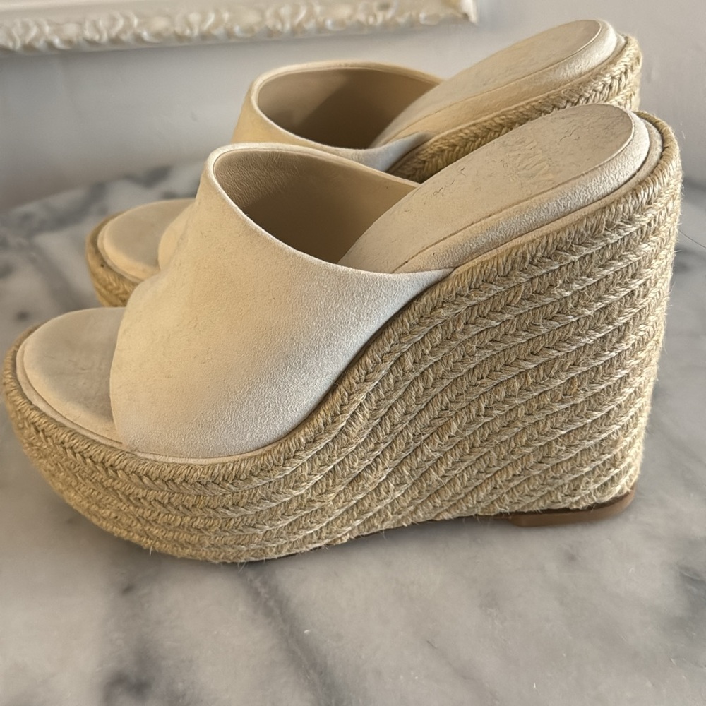 SOLD!!! Chic Cream Wedge Sandals SZ6 USA
